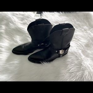 Size 9 woman’s Harley Davidson boots